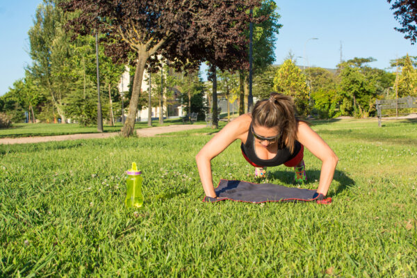 Flexiones de brazos.