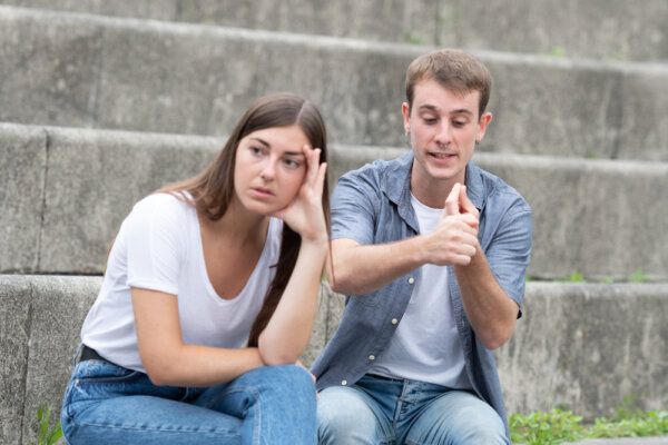 Relación abusiva con un amigo.