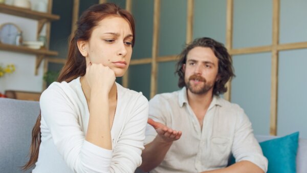 Relación abusiva con la pareja.
