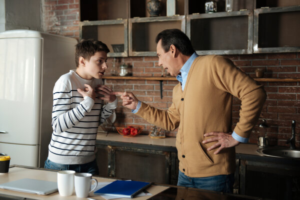 Padre criticando de una manera desmedida.