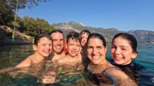 Conoce la dura realidad de estos padres que llevan a sus hijos a recorrer el mundo antes de que pierdan la vista