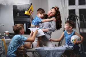 ¡Número clave! Estudio revela por qué las mamás con 3 hijos presentan mayores niveles de estrés