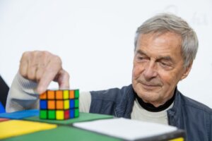 Erno Rubik: la historia que no conocías sobre el creador del cubo más famoso del mundo